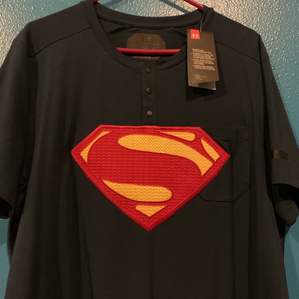 NWT Navy Blue Under Armour Unstoppable Size XL.
